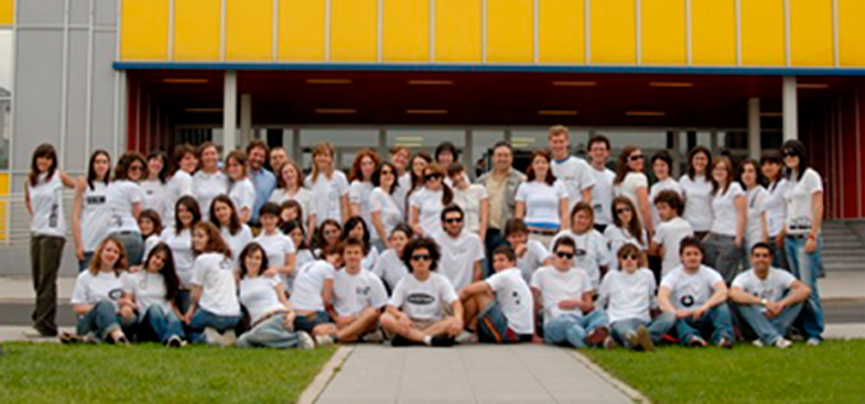 Maurizio Milani con studenti Politecnico del primo anno 2009